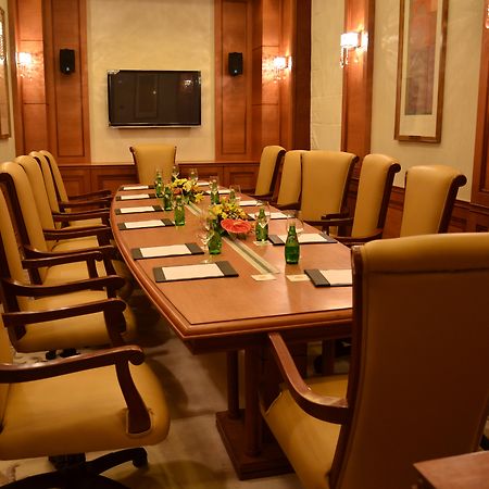 Royal Tulip Navi Mumbai Hotel Kültér fotó